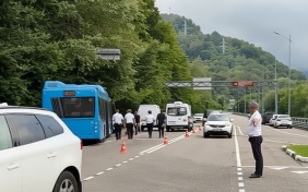 На Красной Поляне в ДТП с автобусом погибла 25-летняя девушка