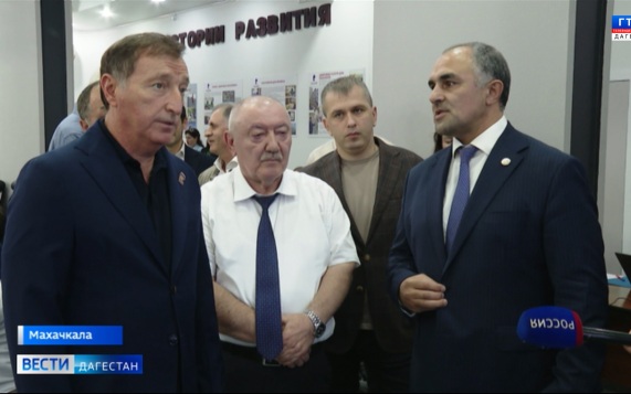 За ходом работы Центра общественного наблюдения сегодня знакомился и Заур Аскендеров