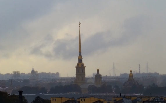 Одним регионам осенние дожди, другим летнее тепло