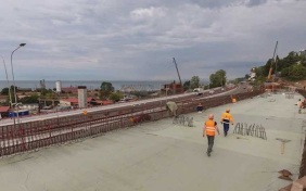 На обходе Адлера начали бетонировать пролеты мостов через реку Кудепсту