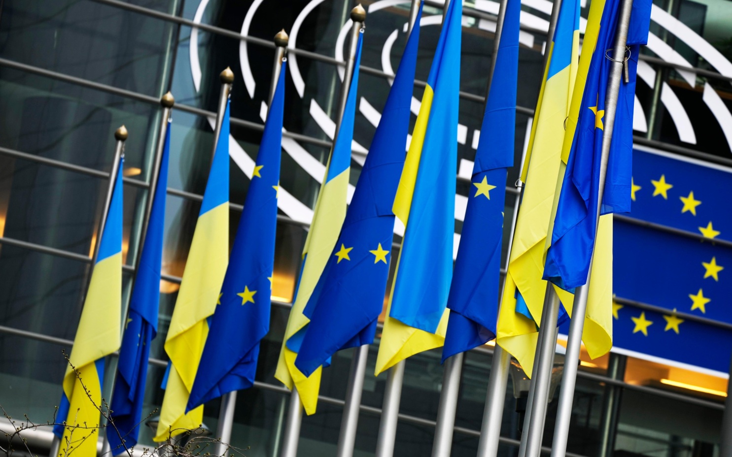 Цена поддержки Украины: Европа наращивает военные расходы и задаётся вопросом о последствиях
