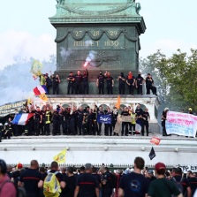 В протестах в 170 города Франции участвовали 300 тыс. демонстрантов