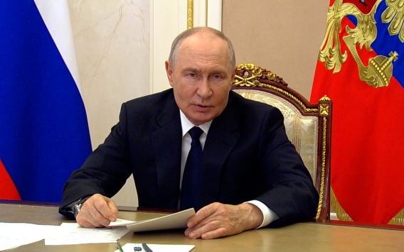 Путин пообщался с избранными губернаторами и главами республик в формате видеосвязи