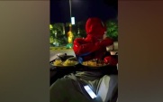 Рекламная акция с Человеком-пауком в прицепе закончилась штрафами