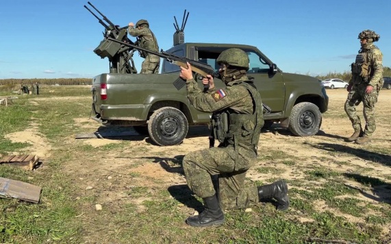 На полигоне "Алабино" бойцы отрабатывают уничтожение вражеских дронов