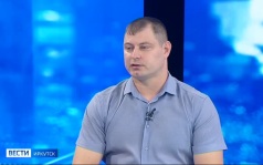Гость студии — главный внештатный эпидемиолог министерства здравоохранения Иркутской области Андрей Калашников