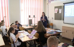 В преддверии Дня учителя в Минобрнауки региона ответили на главные вопросы о профессии