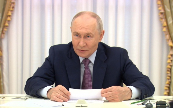 Владимир Путин поздравил с Днем Сухопутных войск и отметил их верность традициям
