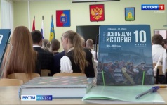 Педагоги принимают поздравления с профессиональным праздником