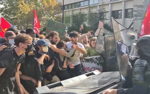 Во Франции продолжаются массовые протесты школьников на фоне ухудшения условий в учебных заведениях
