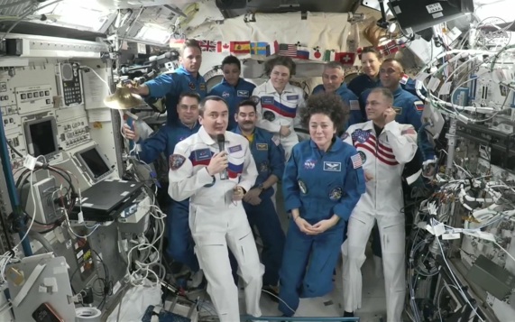 Российский космонавт Петр Дубров принял командование МКС