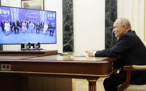 Путин обсудил с лауреатами конкурса «Учитель года» внедрение искусственного интеллекта
