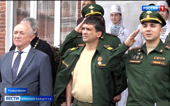 Цæгат Ирыстоны дарддæр цæуы патриотон акци "Герой с нашего двора"