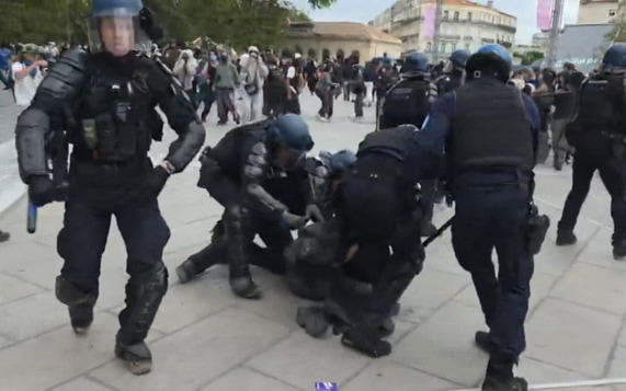 Франция в огне протестов: более 7 тысяч задержанных с начала беспорядков
