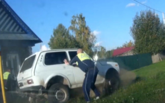 В Октябрьском большой камень помог полицейским задержать пьяного лихача на «Ниве»