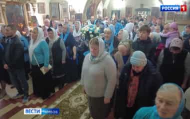 Православные верующие отмечают Покров Пресвятой Богородицы