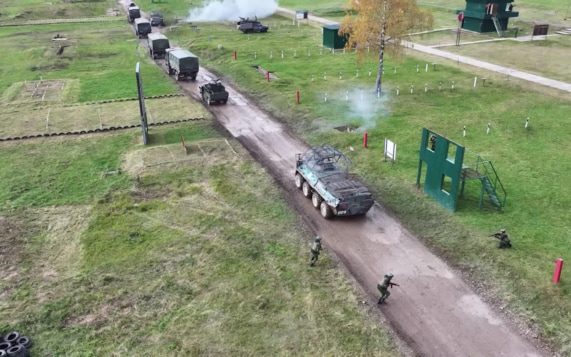 Вертолёты Ми-35 и бронетехника: силы ОДКБ отразили нападение на гуманитарную колонну