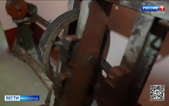 В Белгороде на улице Буденного, 11 обновляют лифтовое оборудование
