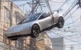 Сеть наводнили мемы после премьеры летающей Tesla Roadster