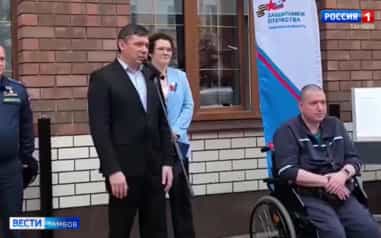 Ветеран СВО получил ключи от автомобиля с ручным управлением