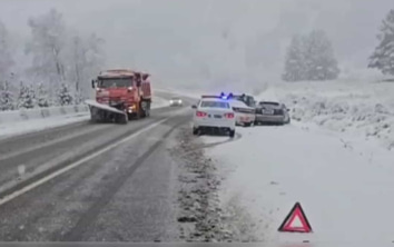 На трассе "Амур" из-за гололеда и снежного наката затруднено движение