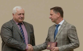 В Сочи вручили почетные знаки "Отцовская доблесть"
