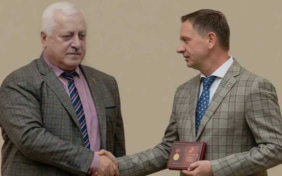 В Сочи вручили почетные знаки "Отцовская доблесть"