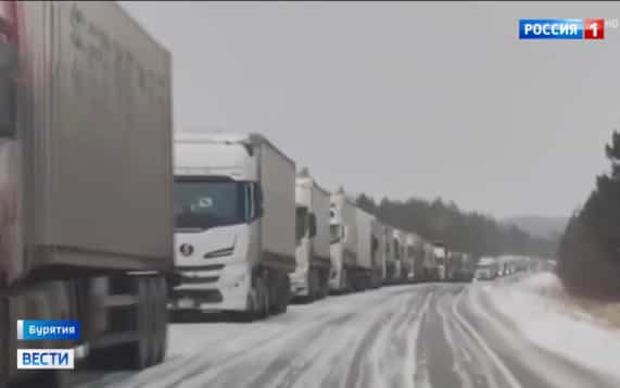 Снегопады, гололед и ливни осложнили обстановку в регионах России