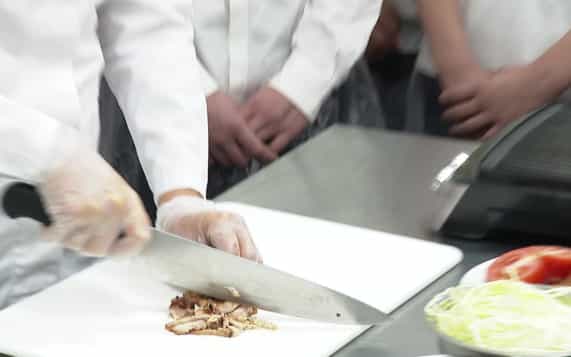 В День повара корреспондент «Вестей Курск» пообщалась с теми, кто закручивает по-курски