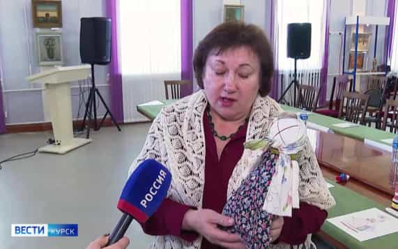 Выставка «Такие разные куклы» открылась в Курском областном Дворце культуры
