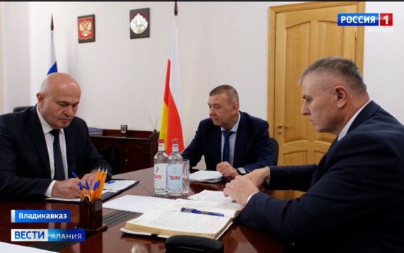 Первый вице-премьер Роман Батршин провел рабочее совещание с главами Минимущества и Минприроды