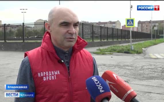 Активисты Народного фронта проверили состояние дорожного покрытия на нескольких улицах Владикавказа