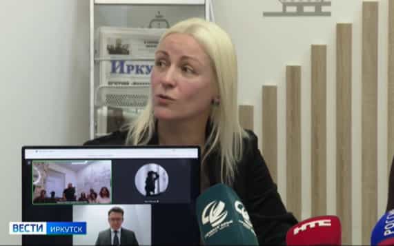 Каркас новой елки начали монтировать в сквере имени Кирова в Иркутске