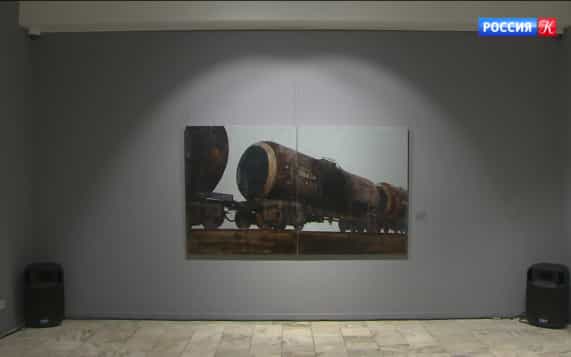 В галерее ARTSTORY открылась выставка о поездах "Под стук колёс"