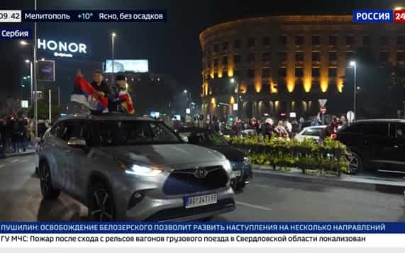 Студенческое движение Сербии получило абсолютное большинство в парламенте и празднует победу в Белграде