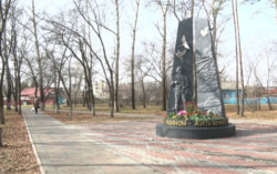 "Быть воином — жить вечно": в Константиновке открыли народный памятник землякам, погибшим в зоне СВО