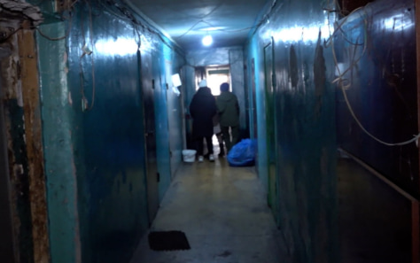"Дом ужасов" в Первоуральске: люди годами выживают в руинах, от здания отказалась даже УК