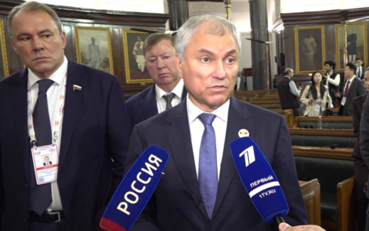 Володин призвал привлечь профильных специалистов к обсуждению вызовов ИИ в рамках БРИКС
