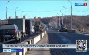 Укладку асфальта завершают на Мызинском путепроводе