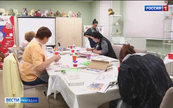 Магаданскую “Ёлку Единства” украсят игрушки в городецкой росписи
