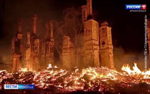 В Шенкурском округе этой ночью дотла сгорела школа