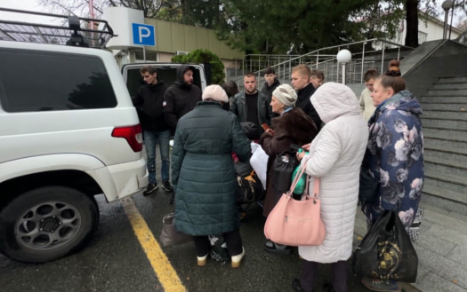 Эвакуированные жители Алешек провели первую ночь в Симферополе в тишине и безопасности
