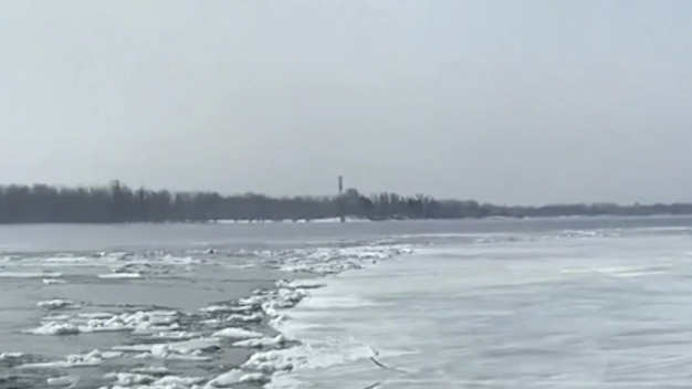 Весенний туман в Чебоксарах и подготовка к ледоходу в Поволжье