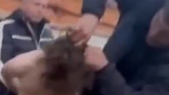В Омске избирали меру пресечения разгневанному автовладельцу, подстригшему лохматого хулигана