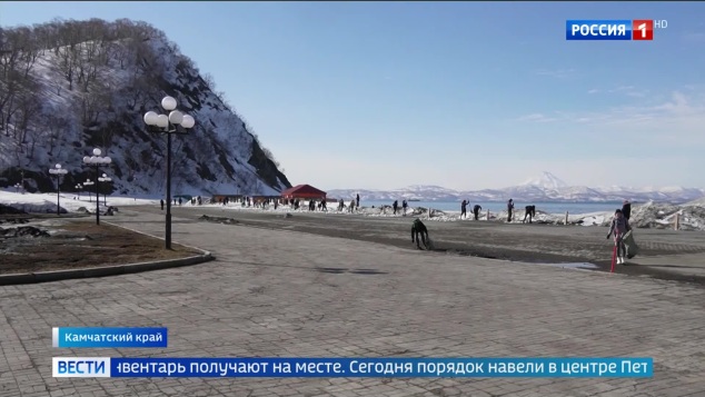 На Камчатке начался сезон субботников среди зимних сугробов